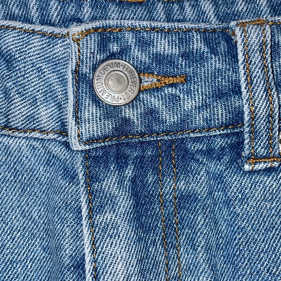 FOREVER21 DENIM SHORTS WITH PEARLS AND PEARL CHAINS - Picture 4 of 5